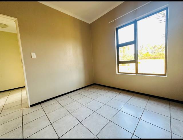2 BEDROOM APARTMENT FOR SALE IN WILGEHEUWEL